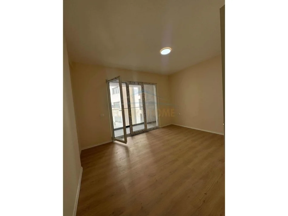 Tirane, jepet me qera apartament 2+1 Kati 3, 100 m² 700 € 