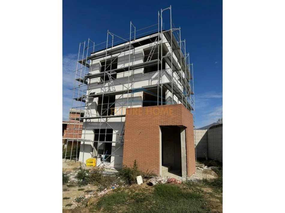 Tirane, shitet Vile 4+1+Ballkon Kati 0, 388 m² 1.100.000 € 