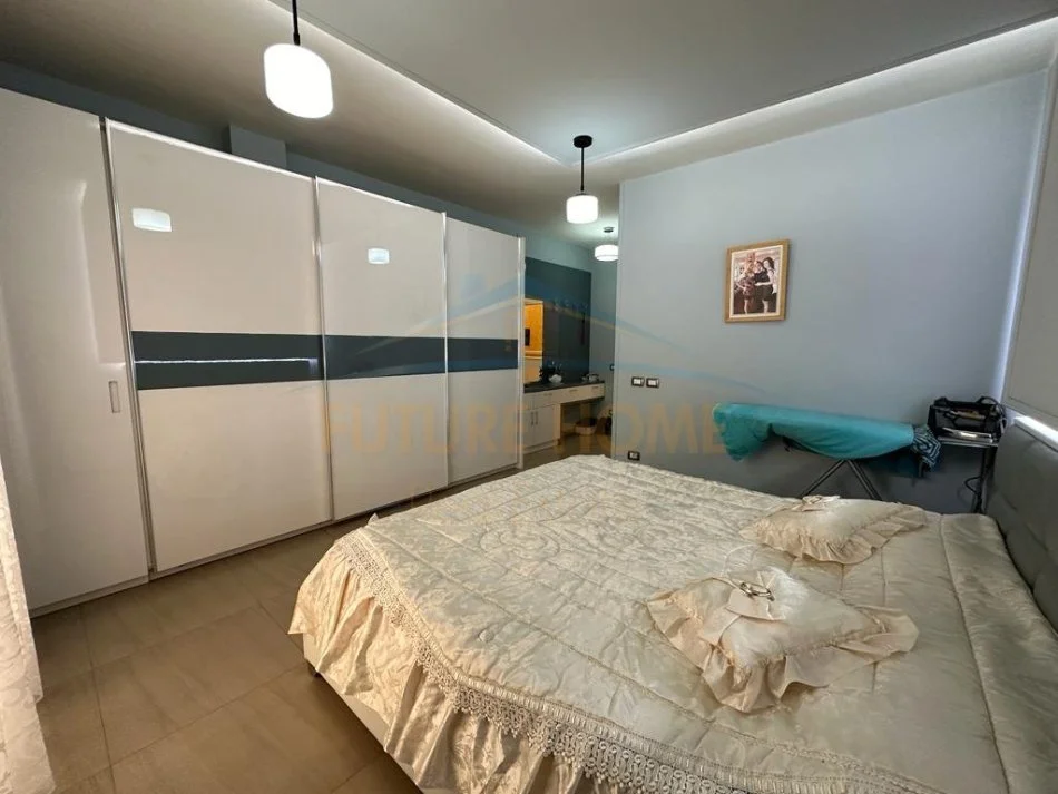 Tirane, shitet apartament 2+1+Ballkon Kati 4, 146 m² 260.000 € (Fresku)