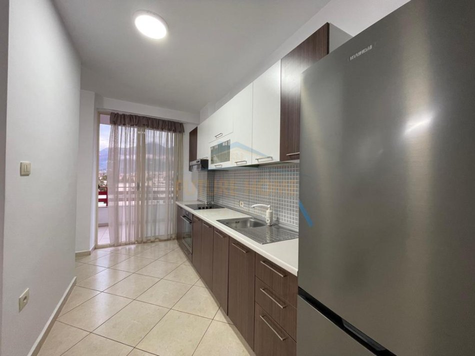 Tirane, jepet me qera apartament 2+1 Kati 6, 115 m² 600 € (Rruga Kongresi i Manastirit, pranë Pediatrisë)