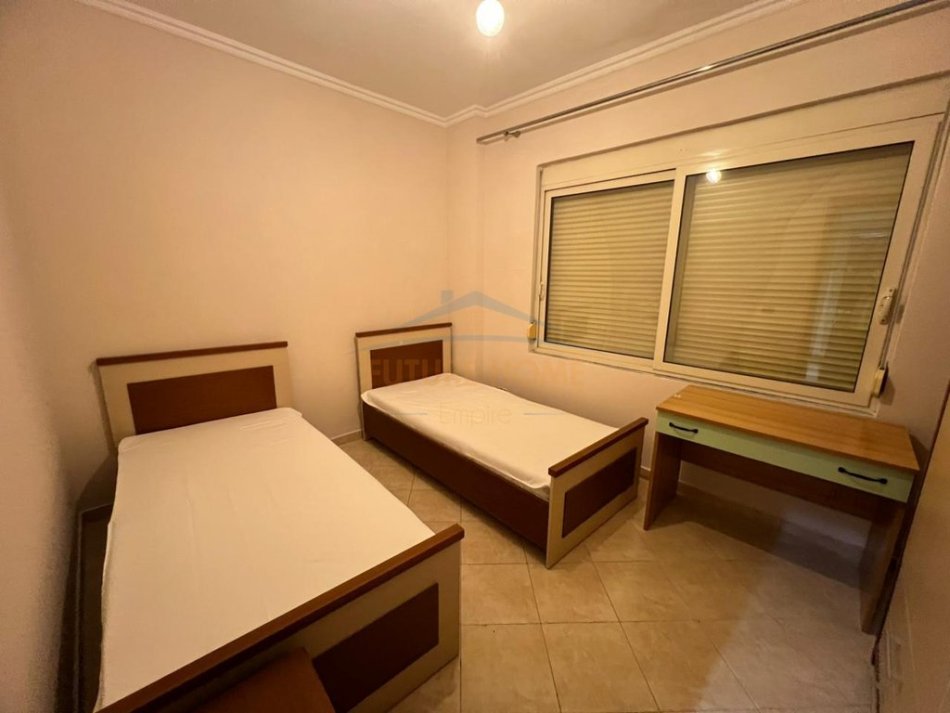 Disponojme apartament 2+1 per Qera tek Rruga Eduard Mano, Liqeni i Thate.