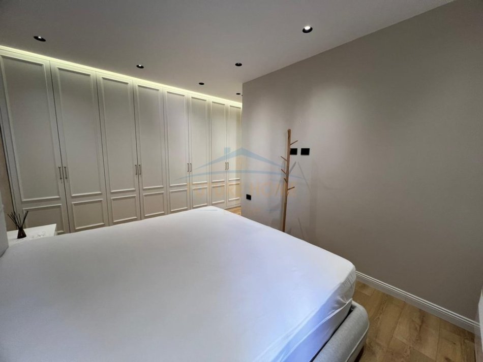 Tirane, jepet me qera apartament 2+1 Kati 4, 118 m² 1.400 € 