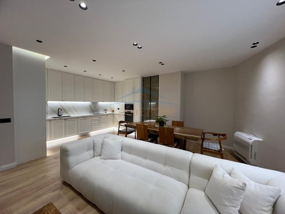 Tirane, jepet me qera apartament 2+1 Kati 4, 118 m² 1.400 € 