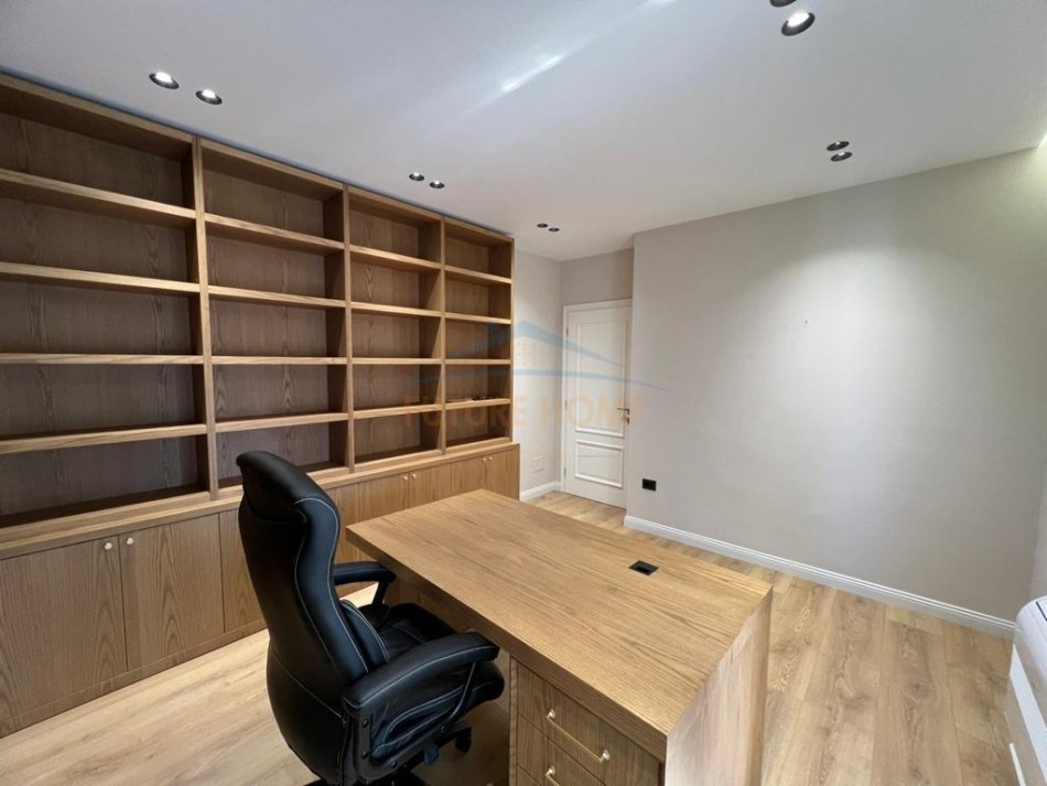 Tirane, jepet me qera apartament 2+1 Kati 4, 118 m² 1.400 € 