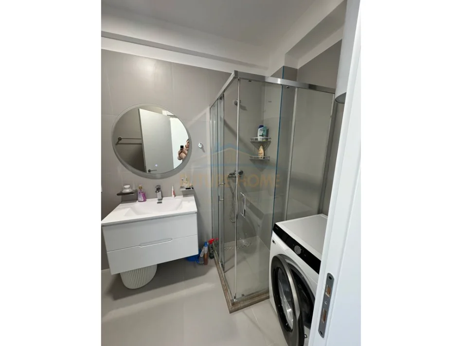 Tirane, jepet me qera apartament 2+1+Ballkon Kati 6, 90 m² 400 € (univers city)