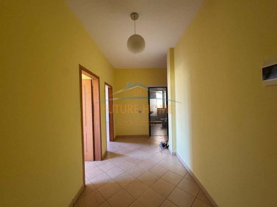 Qera, Apartament 1+1 Bosh ,Laparake,Tiranë 400 €