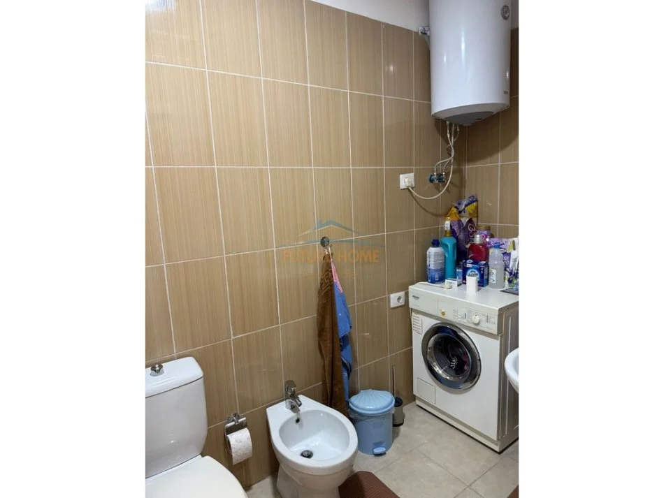 Tirane, shitet apartament 2+1+Ballkon Kati 2, 135 m² 215.900 € (Rruga 5 Maji)