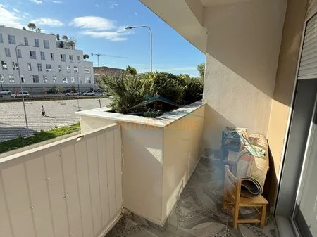 Shitet, Apartament 2+1, Rruga 5 Maji, Tiranë. AREA59072