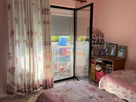 Shitet, Apartament 2+1, Rruga 5 Maji, Tiranë. AREA59072