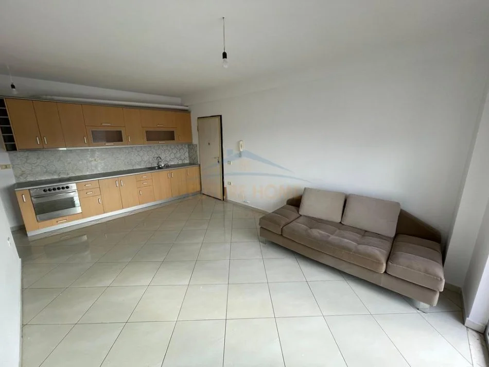 Tirane, shitet apartament 1+1+Ballkon Kati 9, 59 m² 82.000 € (Kthesa e Kamzes)