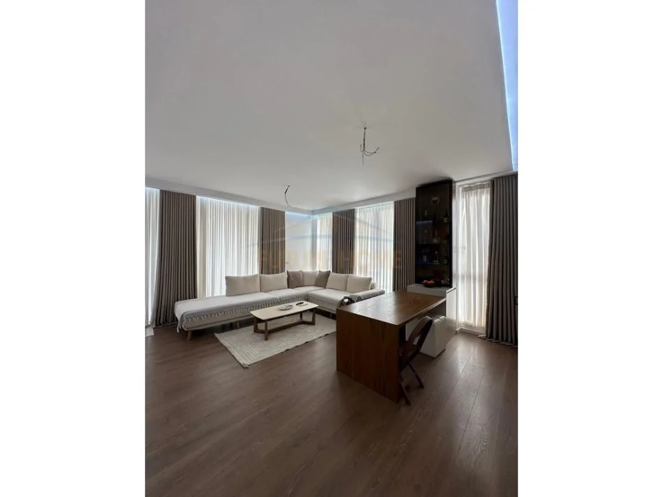 Shitet, Apartament 3+1+2, Jordan Misja, Tiranë