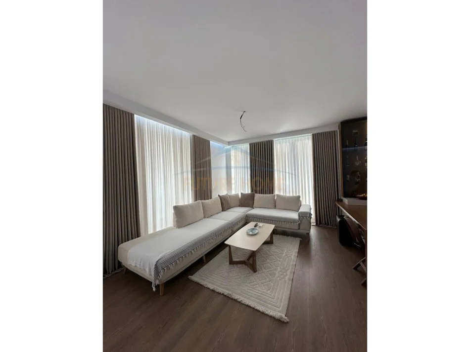 Shitet, Apartament 3+1+2, Jordan Misja, Tiranë