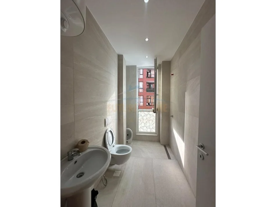 Shitet, Apartament 3+1+2, Jordan Misja, Tiranë