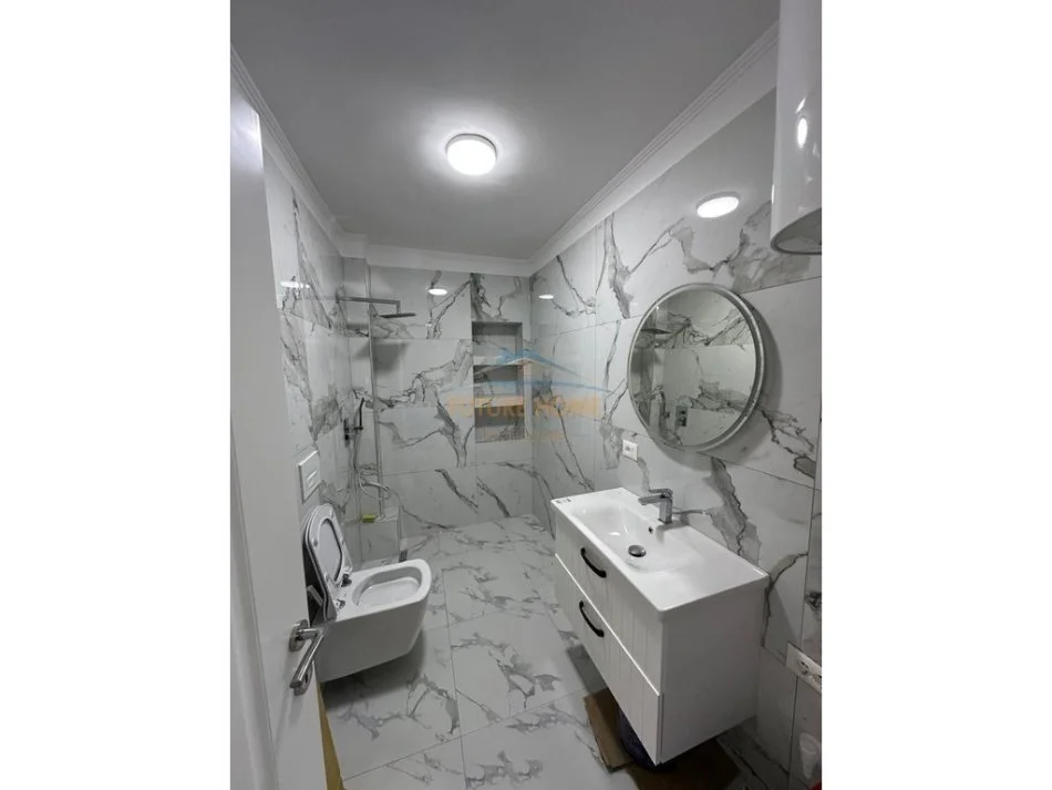 Tirane, shitet apartament 2+1+Ballkon Kati 4, 77 m² 149.000 € (Rrugen Odhise Paskali)