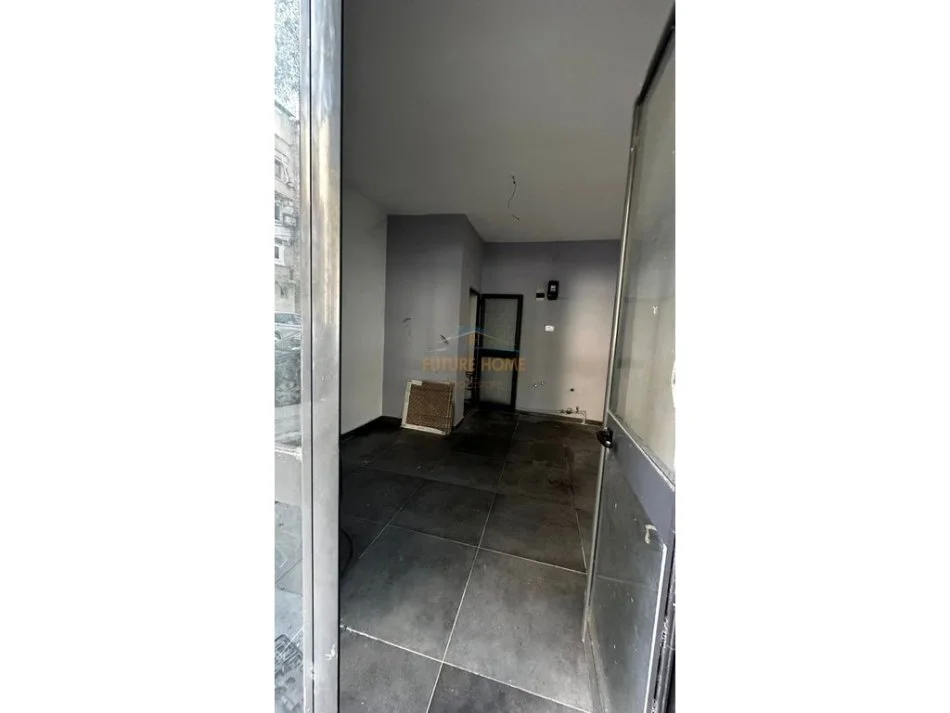 Tirane, shitet apartament 1+1+Ballkon Kati 1, 49 m² 118.000 € (Pazari i Ri)