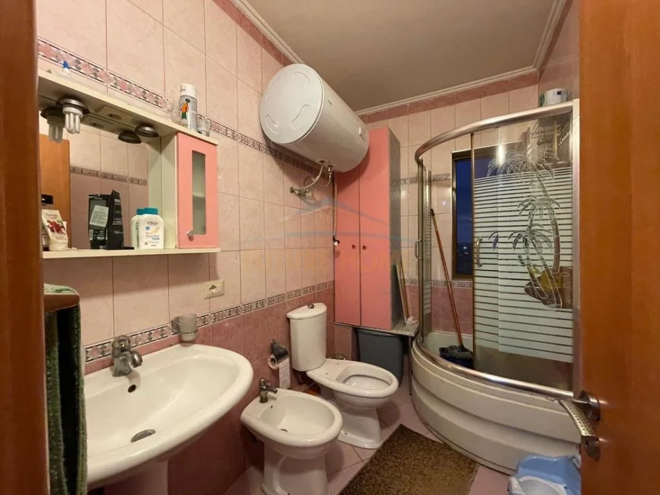 Shitet, Apartament 2+1+2, Kinostudio, Tirane