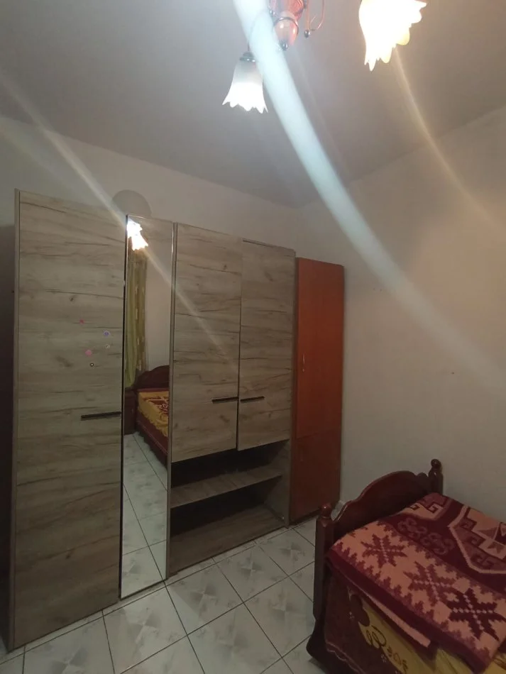 Tirane, jepet me qera apartament 1+1+Ballkon Kati 1, 60 m² 300 € (Don Bosko,prane xhamise)