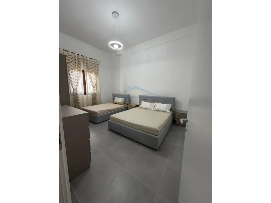Durres, jepet me qera apartament 1+1 Kati 1, 128 m² 300 € (Kodra e Kuajve)