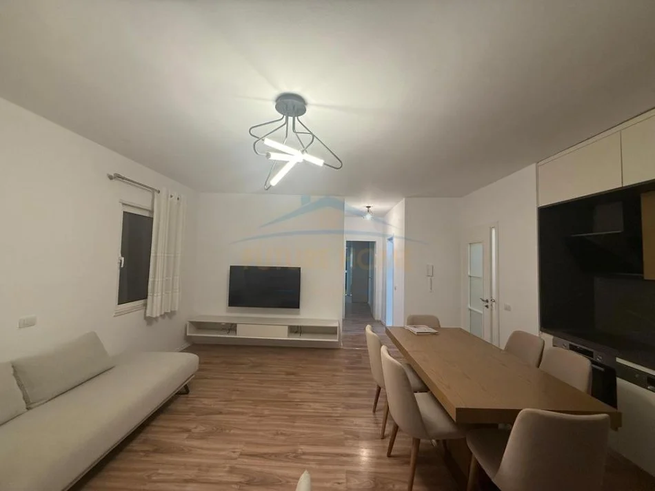 Tirane, shitet apartament 3+1+Ballkon Kati 4, 131 m² 141.000 € 