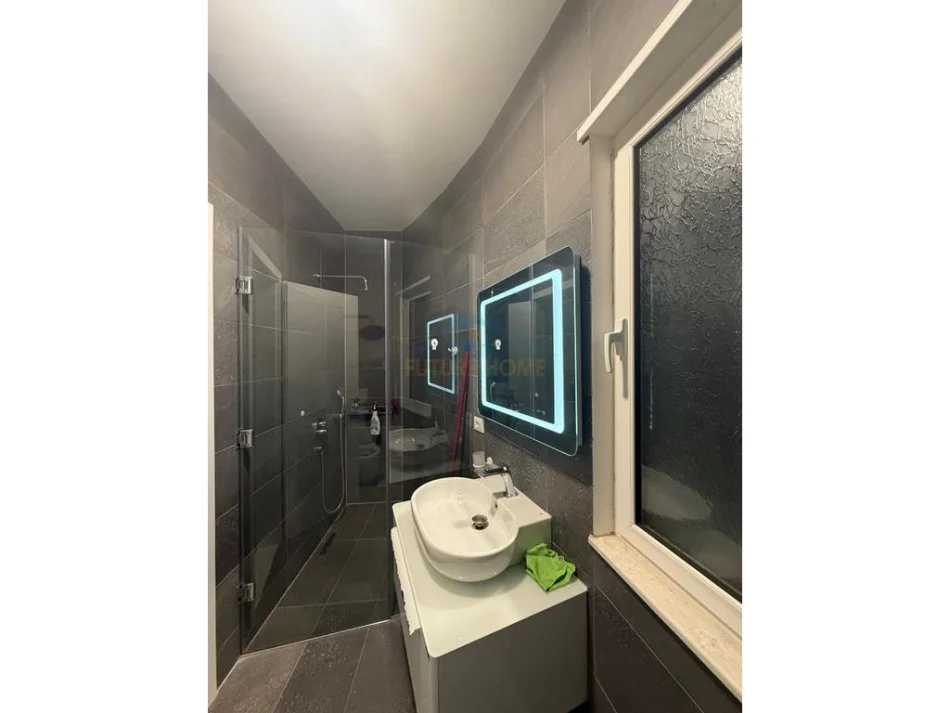 Tirane, shitet apartament 3+1+Ballkon Kati 4, 131 m² 141.000 € (FRESK)