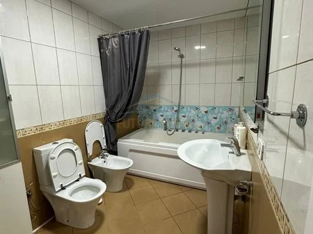 Tirane, jepet me qera apartament 1+1 Kati 5, 67 m² 700 € 
