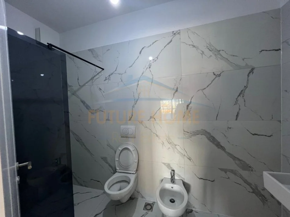 Tirane, shitet apartament 2+1+Ballkon Kati 1, 105 m² 200.000 € (Bulevardi i Ri)