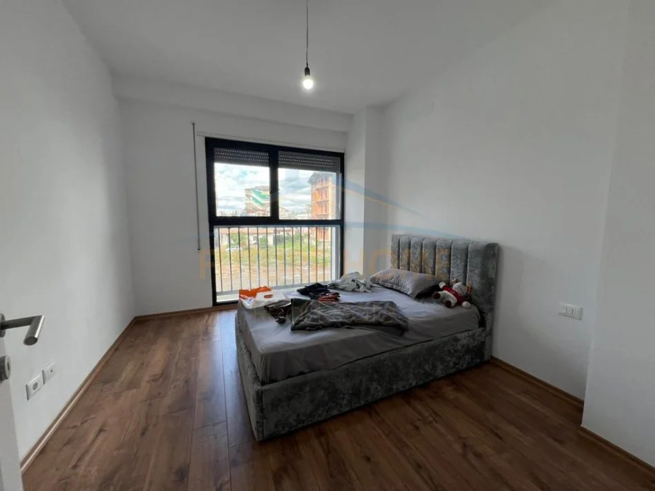 Tirane, shitet apartament 2+1+Ballkon Kati 1, 105 m² 200.000 € (Bulevardi i Ri)