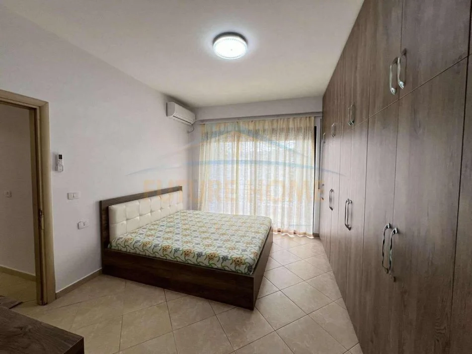 Tirane, jepet me qera apartament 2+1+Ballkon Kati 8, 128 m² 500 € (RRUGA TEODOR KEKO)