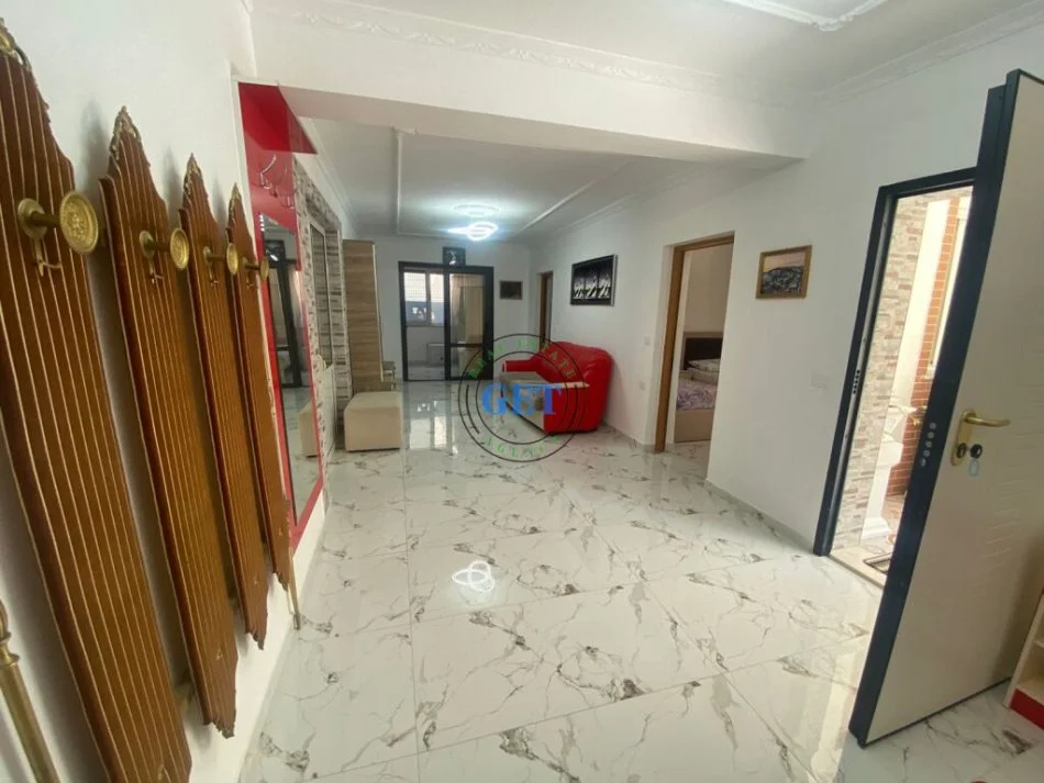 Durres, jepet me qera apartament 3+1 Kati 1, 130 m² 600 € (Gjykata, Durres)