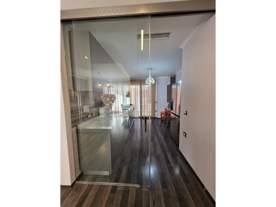 Tirane, jepet me qera apartament 2+1 Kati 3, 110 m² 1.400 € (Rruga e Kosovareve, Tirane)