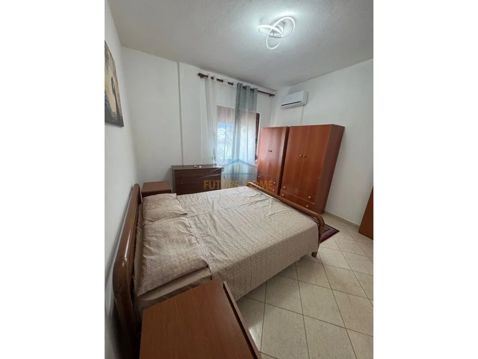 Tirane, jepet me qera 2+1+Ballkon , 125 m² 550 € (Siri Kodra)
