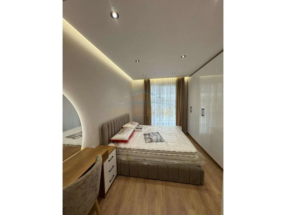 Tirane, jepet me qera apartament 3+1 Kati 6, 116 m² 630 € (Univers City , Tirane)