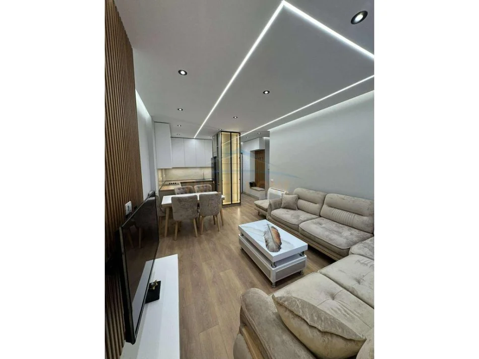 Tirane, jepet me qera apartament 3+1 Kati 6, 116 m² 630 € (Univers City , Tirane)