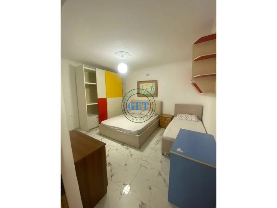 Durres, jepet me qera apartament 3+1 Kati 1, 130 m² 600 € (Gjykata, Durres)