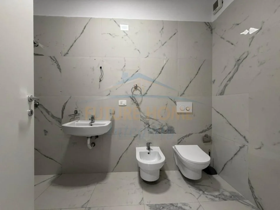 Tirane, shitet apartament 2+1+Ballkon Kati 2, 87 m² 210.000 € 