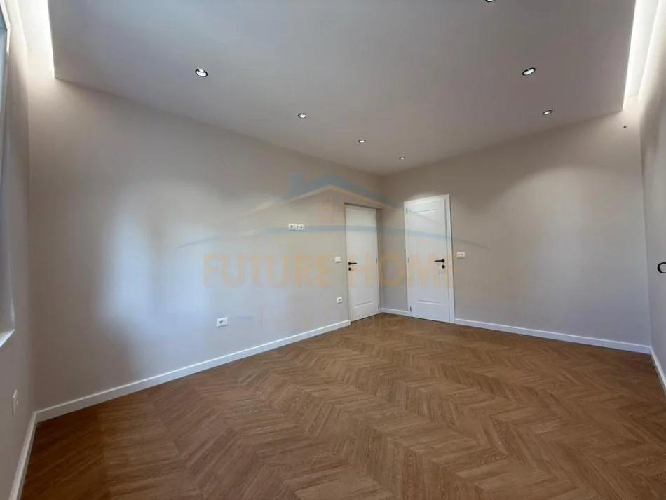 Tirane, shes apartament 2+1+Ballkon Kati 4, 88 m² 255.000 € (MYSLYM SHYRI)