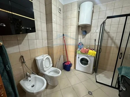 Tirane, shitet apartament 1+1 Kati 3, 69 m² 125.000 € (stacioni trenit)