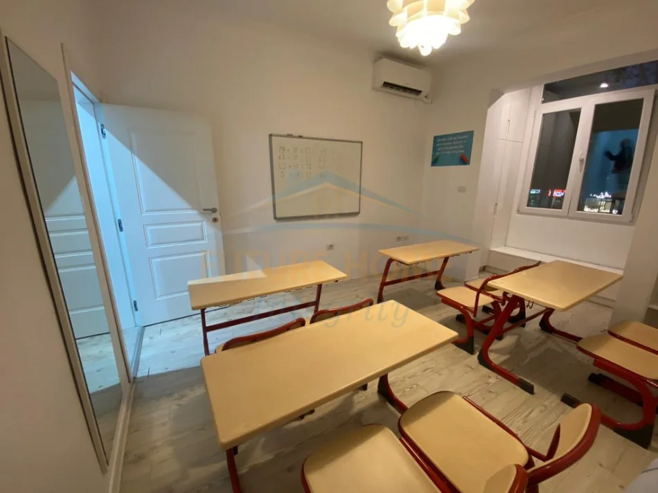 Tirane, jepet me qera ambjent biznesi Kati 2, 92 m² 800 € (21 dhjetori)