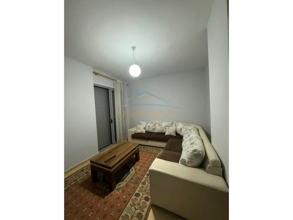 Tirane, jepet me qera apartament 1+1 Kati 1, 69 m² 300 € (Fresku)
