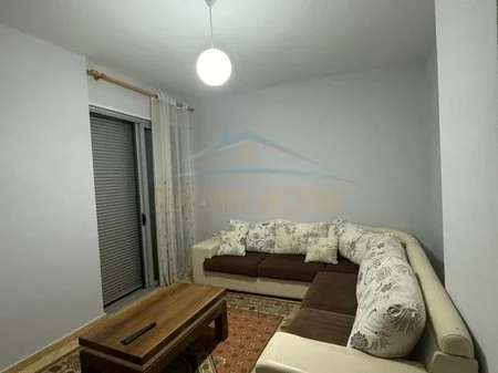 Tirane, jepet me qera apartament 1+1+Ballkon Kati 1, 69 m² 350 € (Fresk)