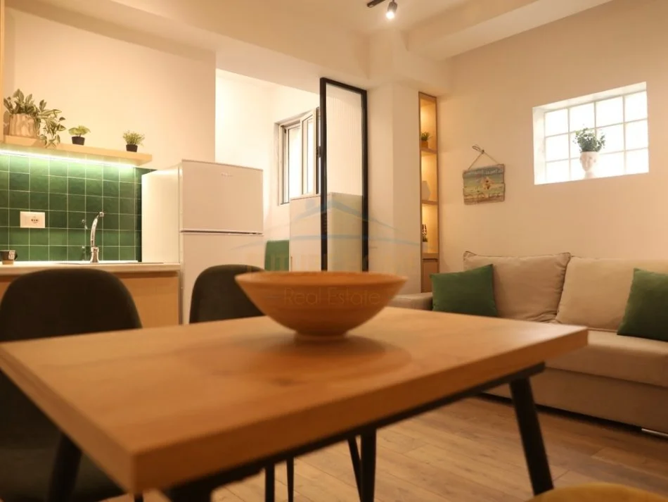 Pogradec, shitet apartament 2+1 Kati 1, 75 m² 110.000 € (Stadiumi)