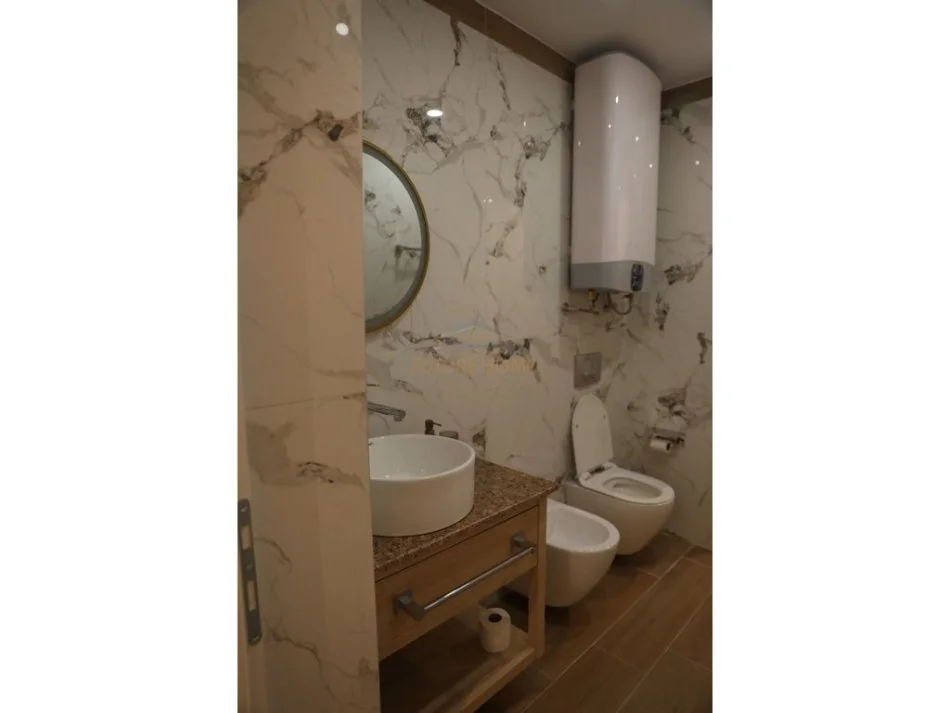 Pogradec, shitet apartament 2+1 Kati 1, 75 m² 110.000 € (Stadiumi)