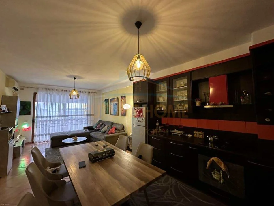 Tirane, shitet apartament 2+1+2+Ballkon Kati 1, 94 m² 145.000 € (Misto Mame)