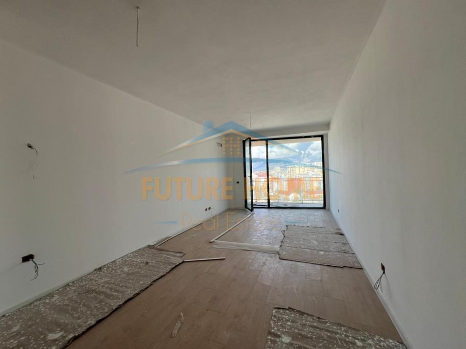 Tirane, shes apartament 3+1 Kati 10, 152 m² 342.000 € (Rezidenca Golden Tower)