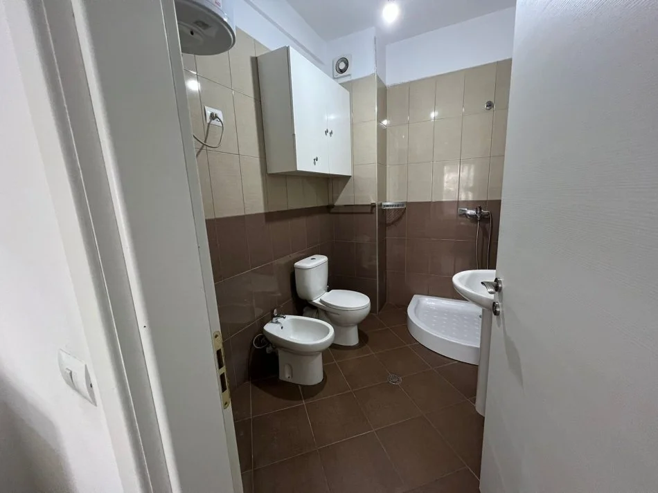 Tirane, jepet me qera apartament 2+1 Kati 3, 80 m² 500 € (Rruga Teodor Keko)