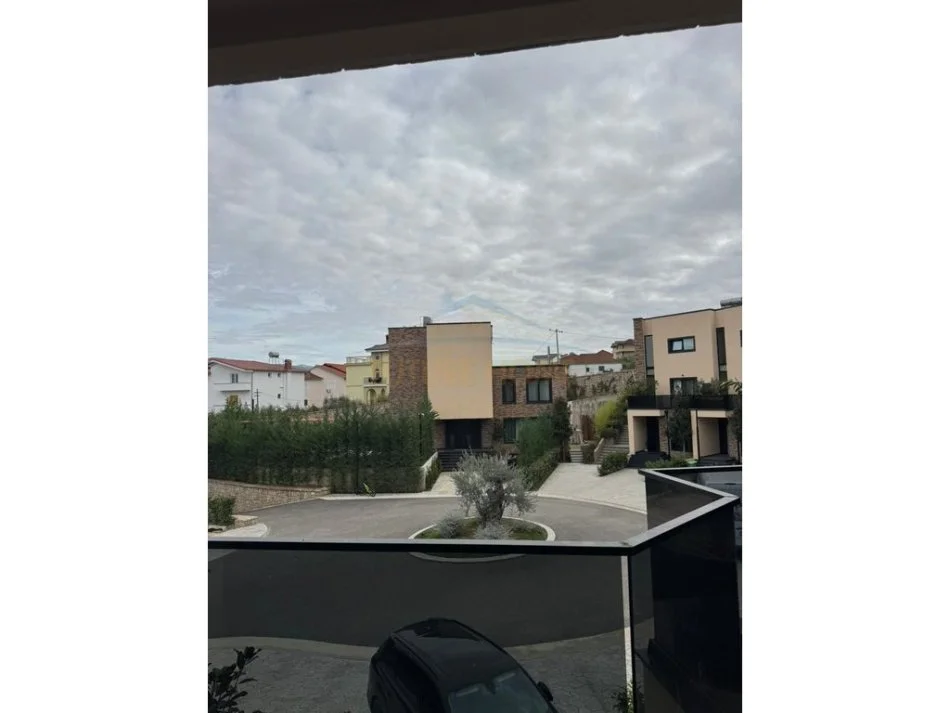 Tirane, shitet Vile 3+1+Ballkon , 368 m² 700.000 € (MJULL BATHORE)