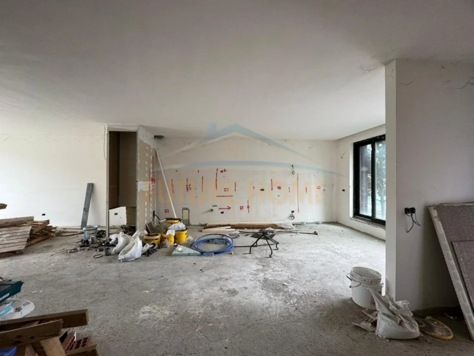 Tirane, shitet Vile 3+1+Ballkon , 368 m² 700.000 € (MJULL BATHORE)