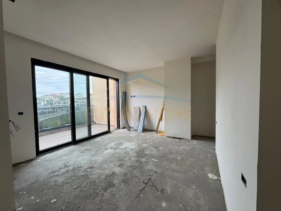 Tirane, shitet Vile 3+1+Ballkon , 368 m² 700.000 € (MJULL BATHORE)