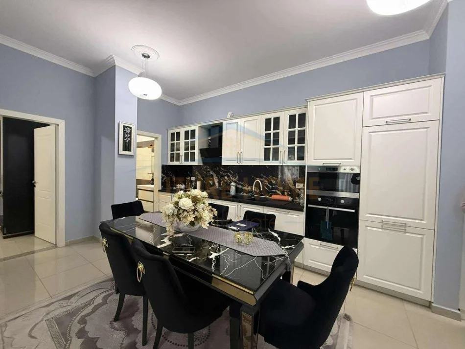 Tirane, jepet me qera apartament 2+1 Kati 1, 108 m² 600 € 