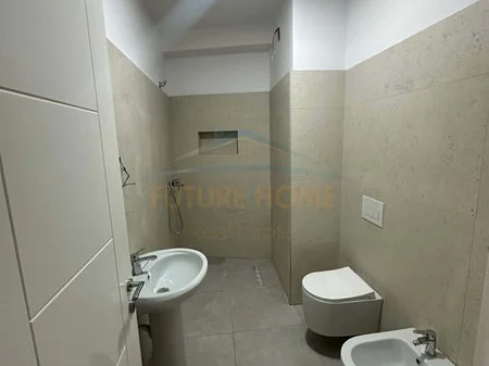 Tirane, shitet apartament 2+1+Ballkon Kati 7, 88 m² 149.000 € (bulevardi i kasharit)